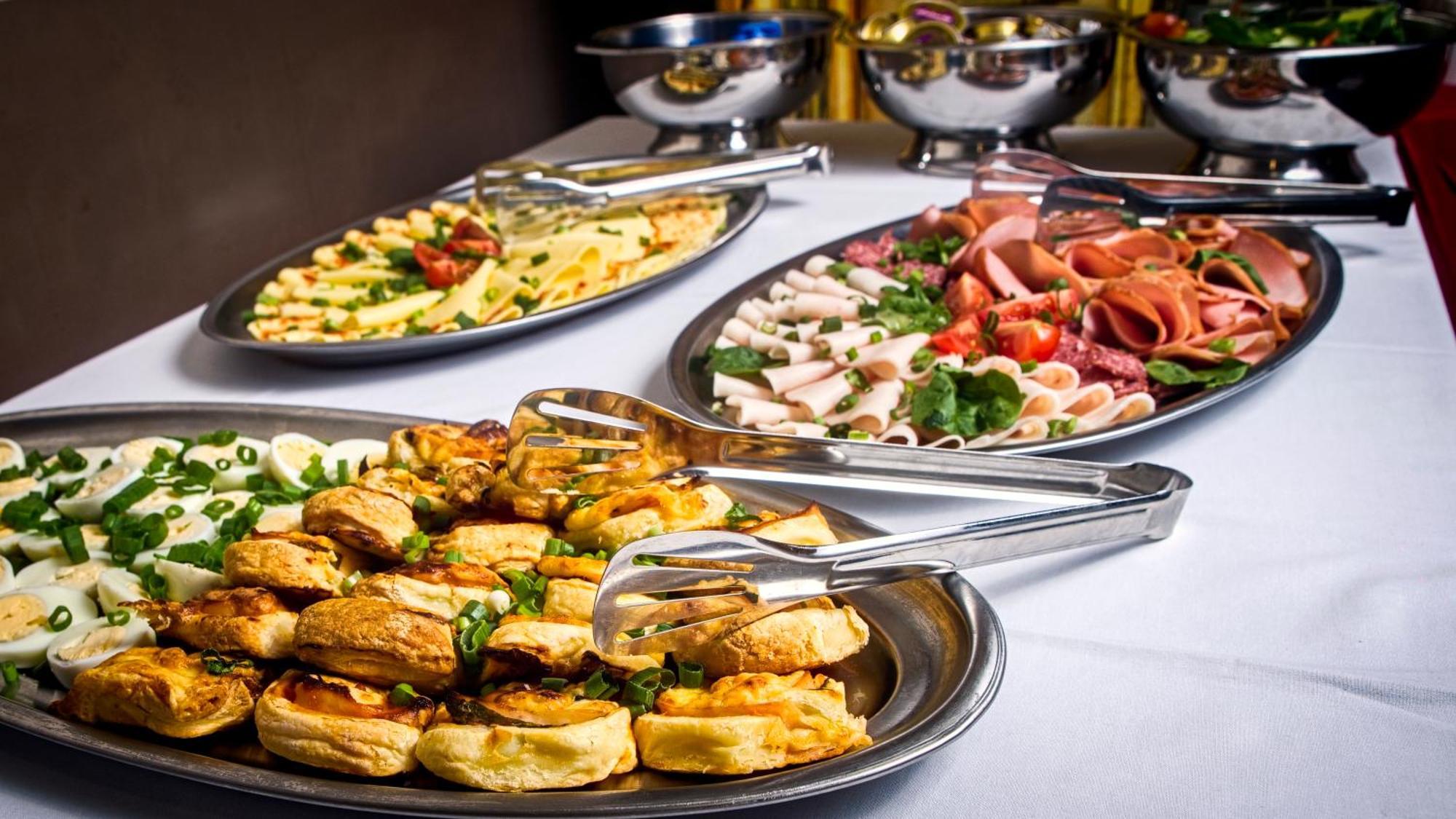 Hotel Zimni Stadion Nachod Ngoại thất bức ảnh