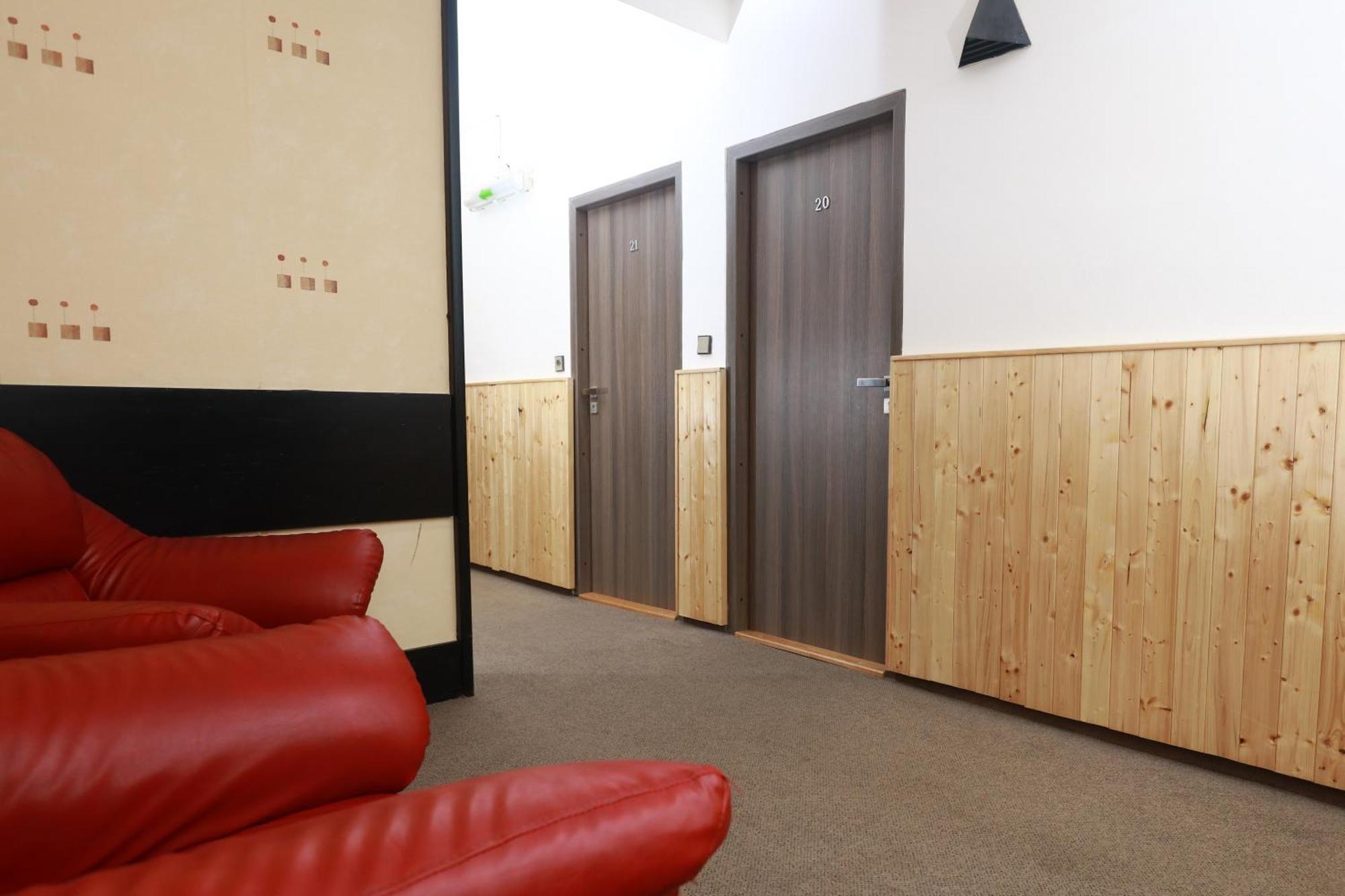 Hotel Zimni Stadion Nachod Ngoại thất bức ảnh